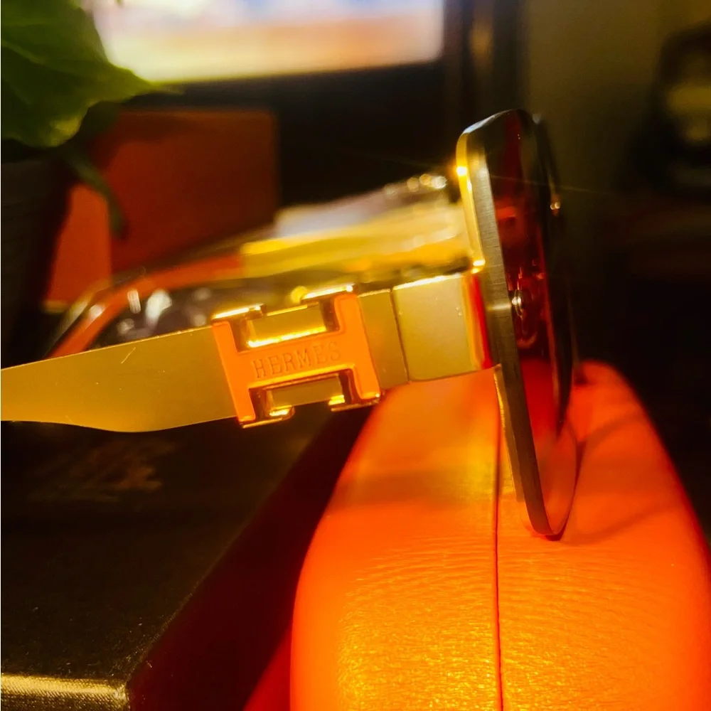 Fashion sunglasses reposhing this